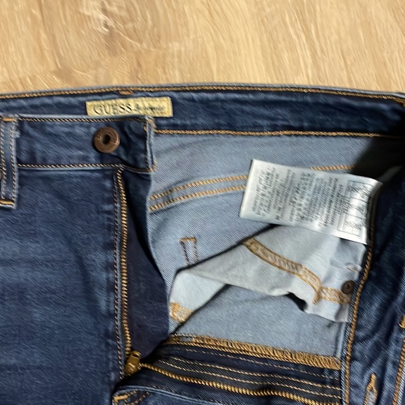 Guess Jeans - Picture 2 of 6
